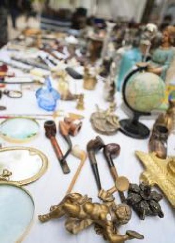 LES BROCANTEURS DES ALLÉES