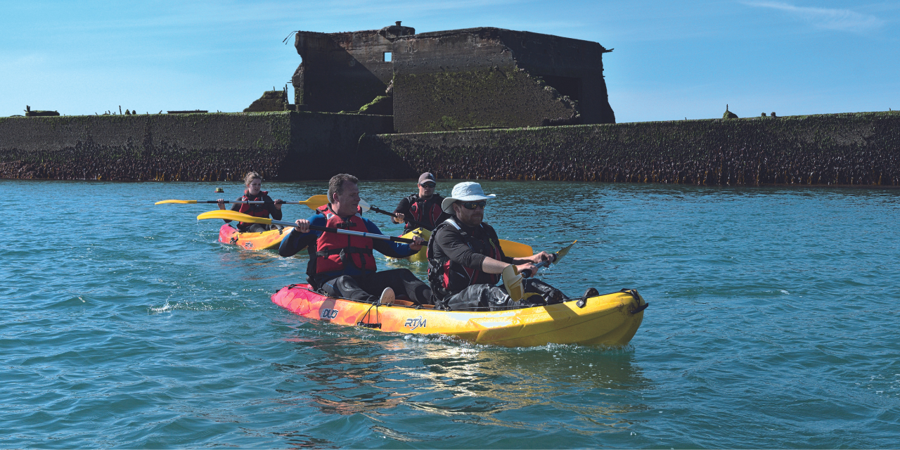 En kayak de mer pour visiter les vestiges du Débarquement en Asnelles