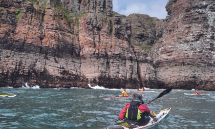 Kayak sur les vagues d’Emeraude