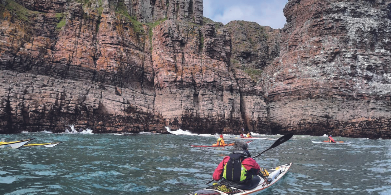 Kayak sur les vagues d’Emeraude