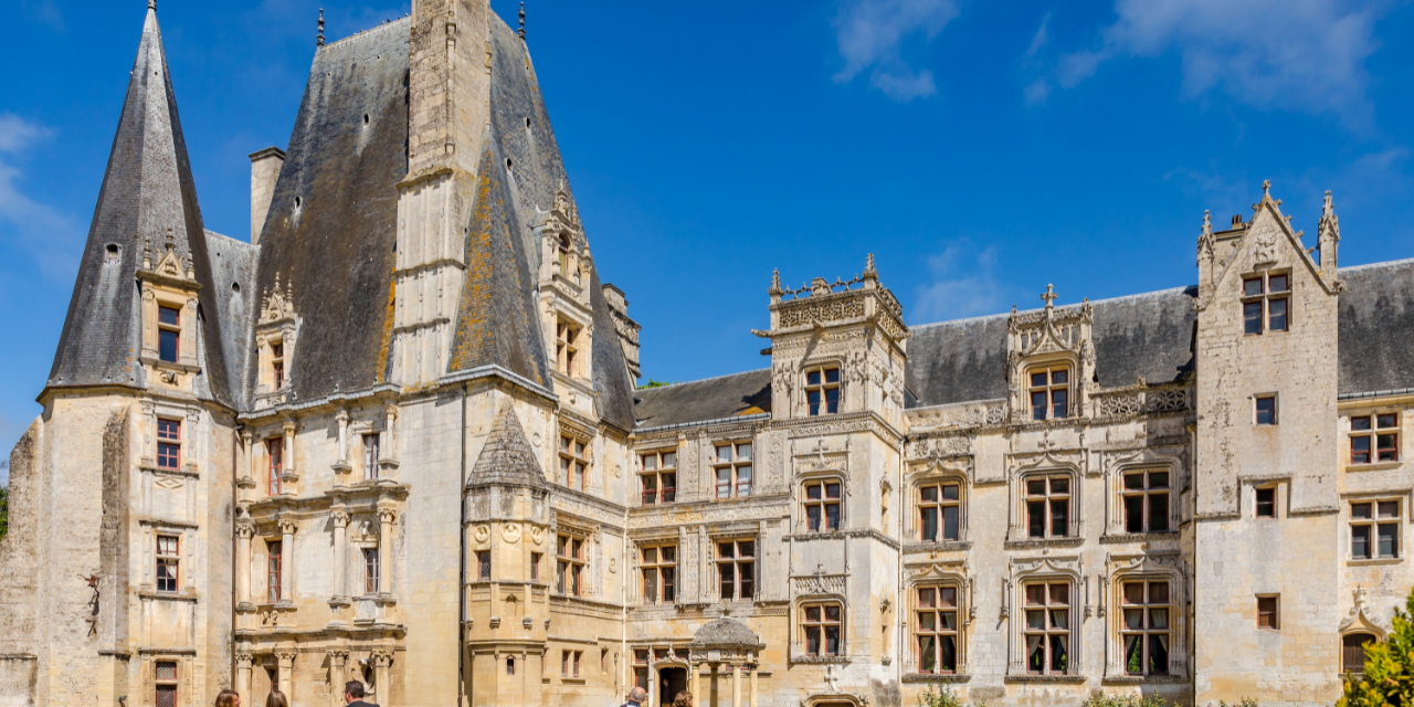 Visite du Château de Fontaine Henry et des plus grands toits de France