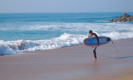 Surfer sur les vagues d’Anglet