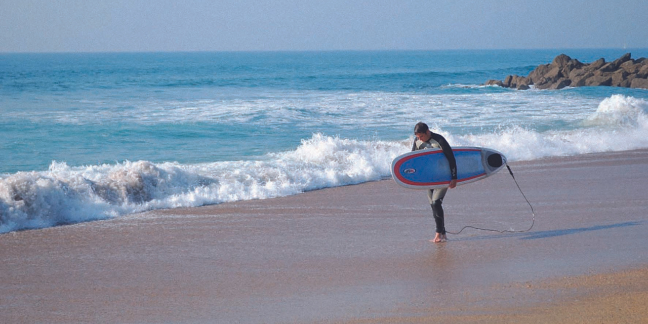 Surfer sur les vagues d’Anglet