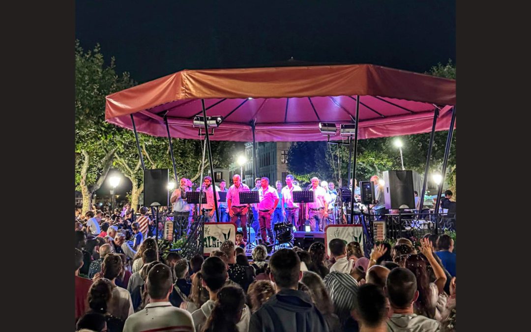 Concert d’Alaiak (choeur d’hommes basque) – Toro de Fuego et bataille de confettis