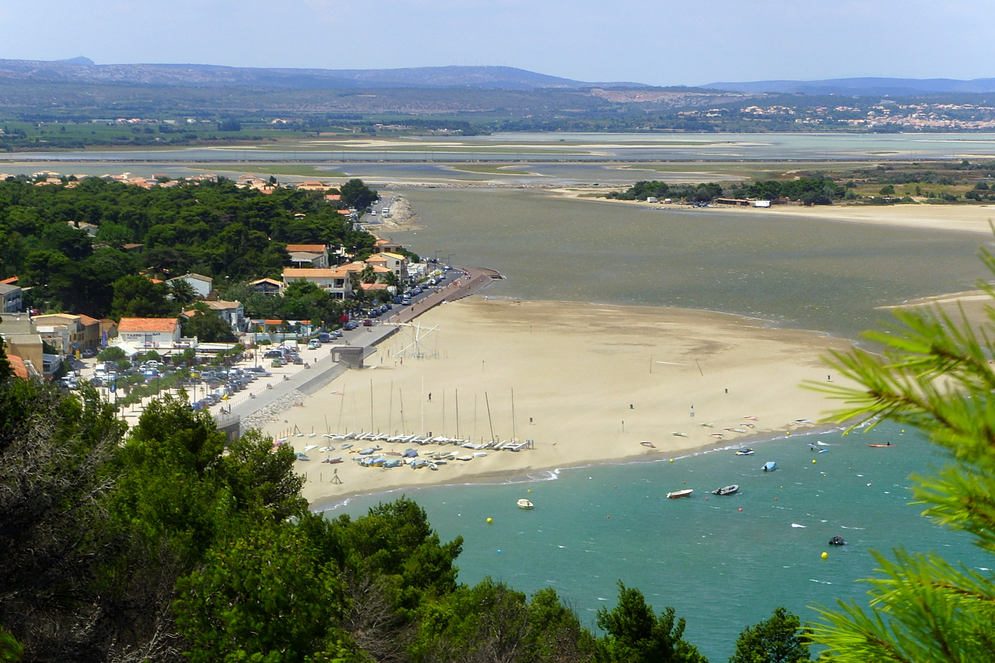 Leucate-La_Franqui_(Aude),_view_from_the_cliffs