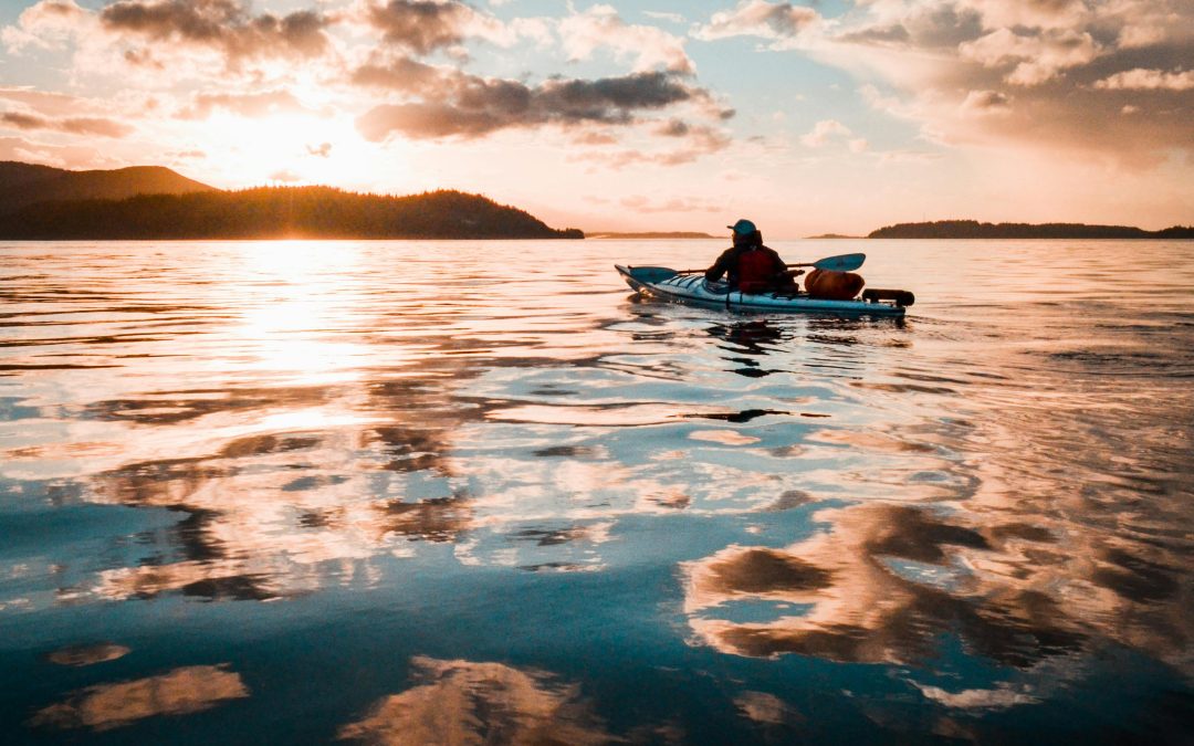 En fin d’après-midi, randonnée en kayak de mer et snorkeling 2h avec LOKAYAK