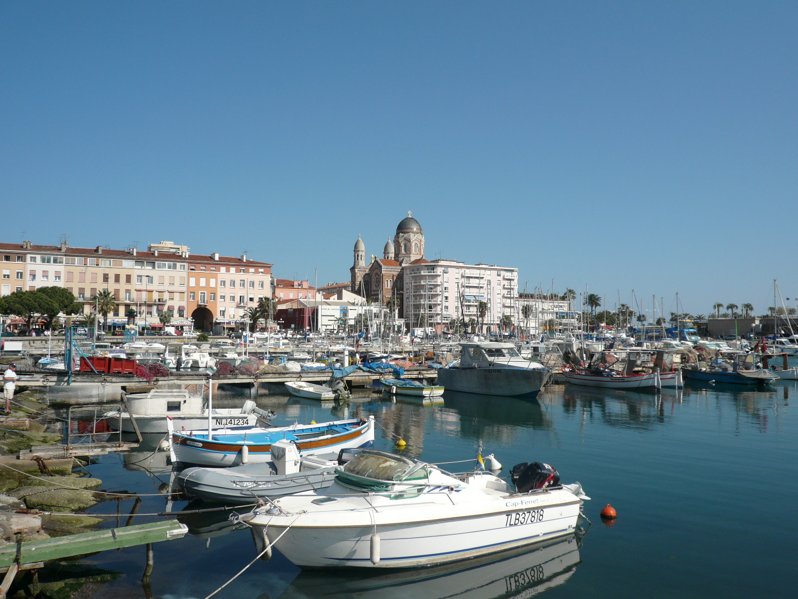 P1000359_Saint_Raphael_et_son_port_de_plaisance
