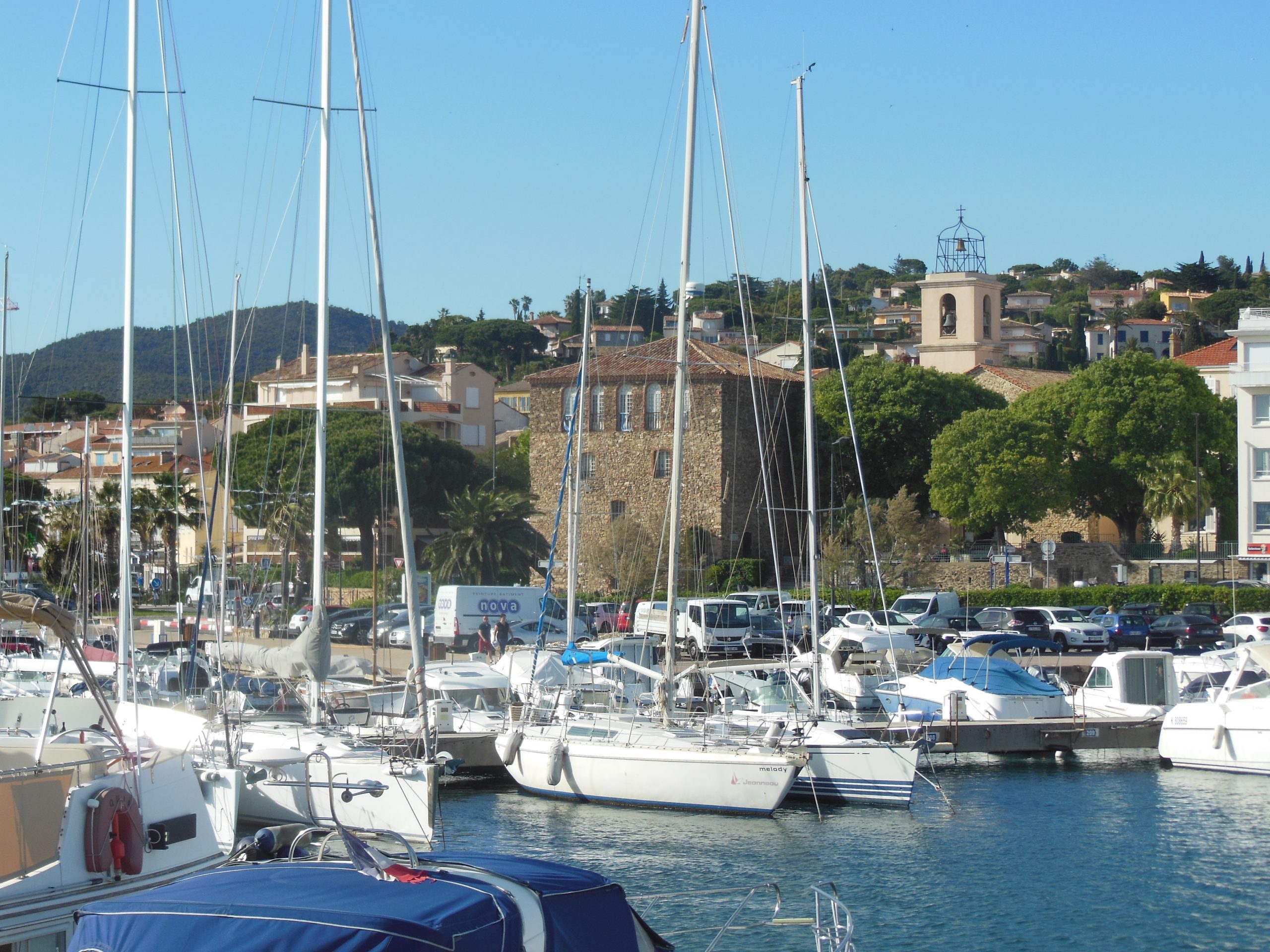 Sainte-Maxime_port_tour_carré_église
