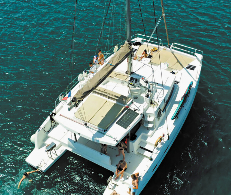 Appréciez le confort du catamaran !