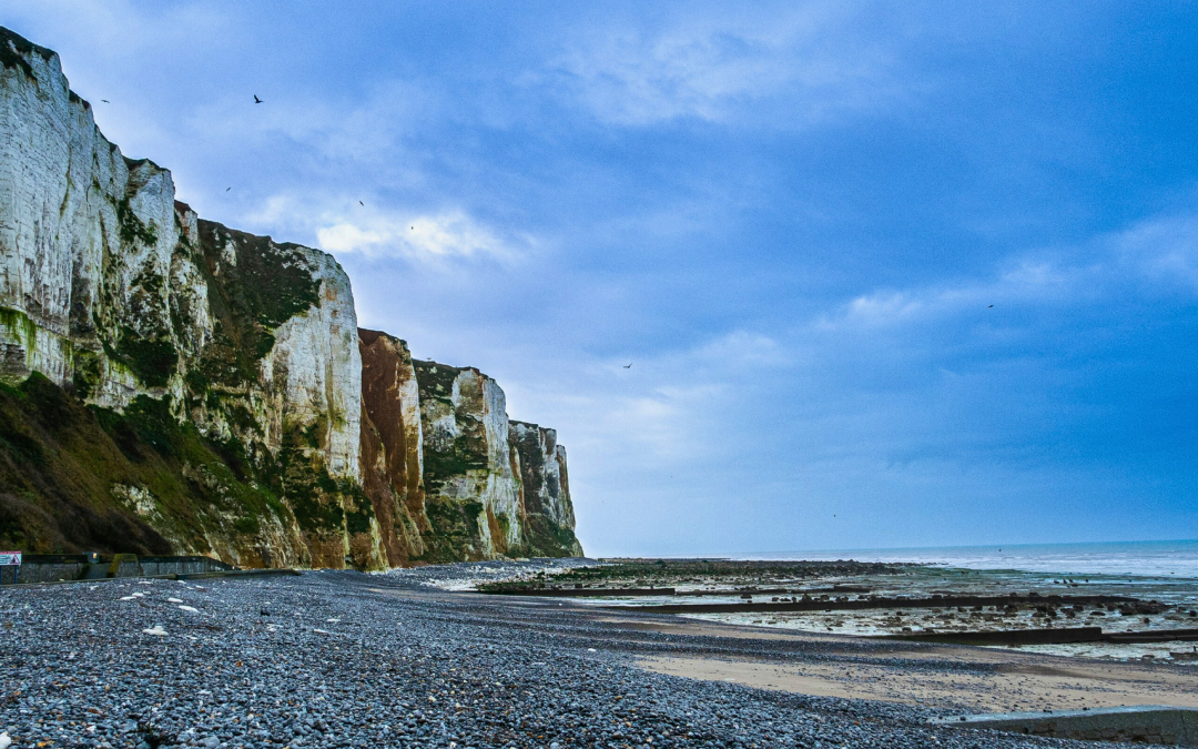 Plages de galets à Fécamp : charme brut de la Côte d’Albâtre