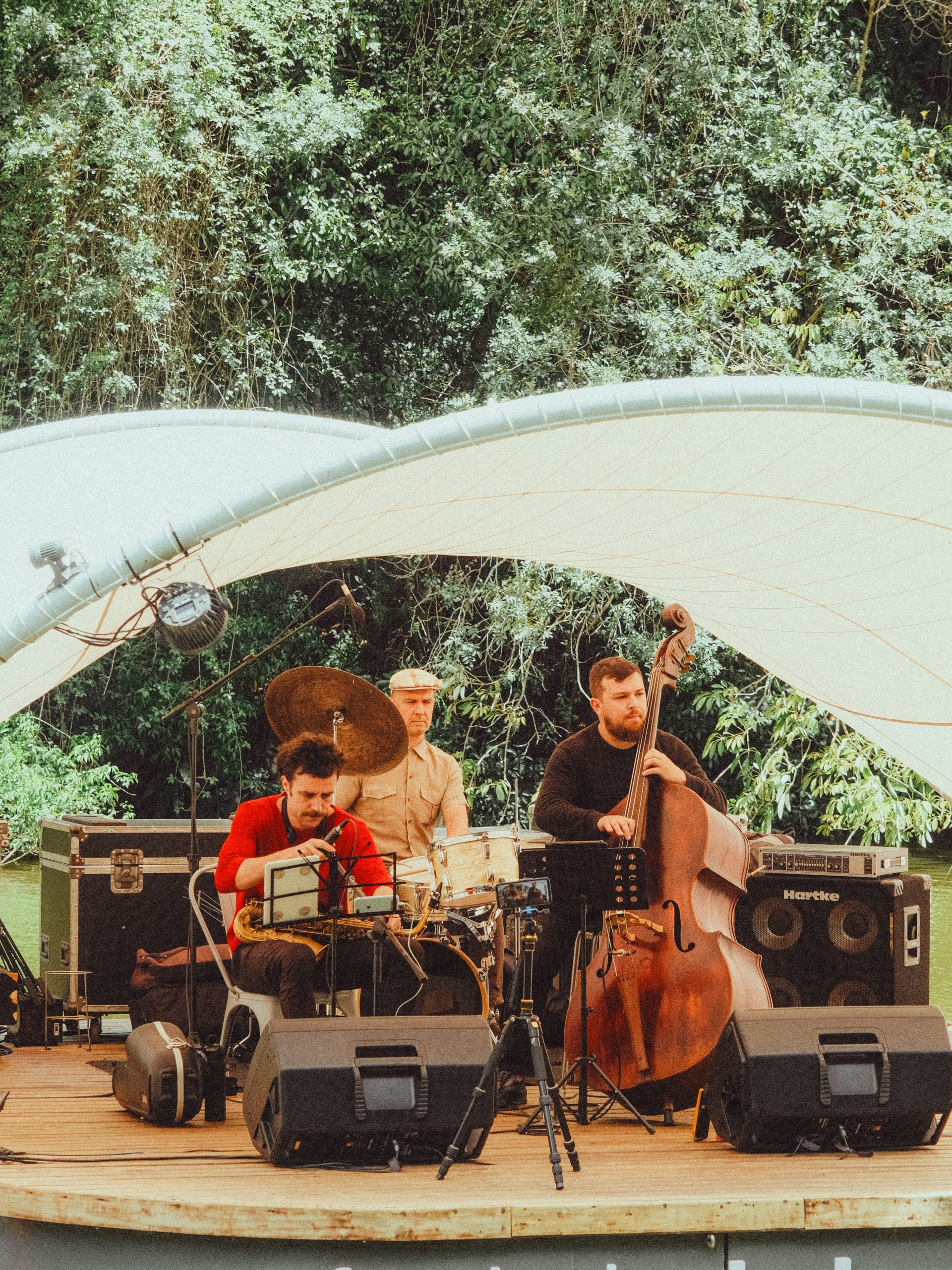 joao-vitor-marcilio-T0YlbBT8M1w-unsplash bal dehors